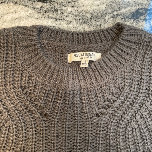 Beautiful Women’s Grey Oversized Sweater Size Small - Picture 12 of 17